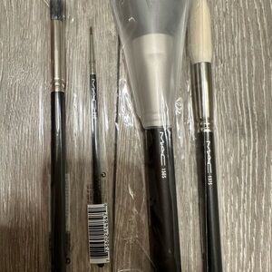 MAC Cosmetics Brush Set of 4